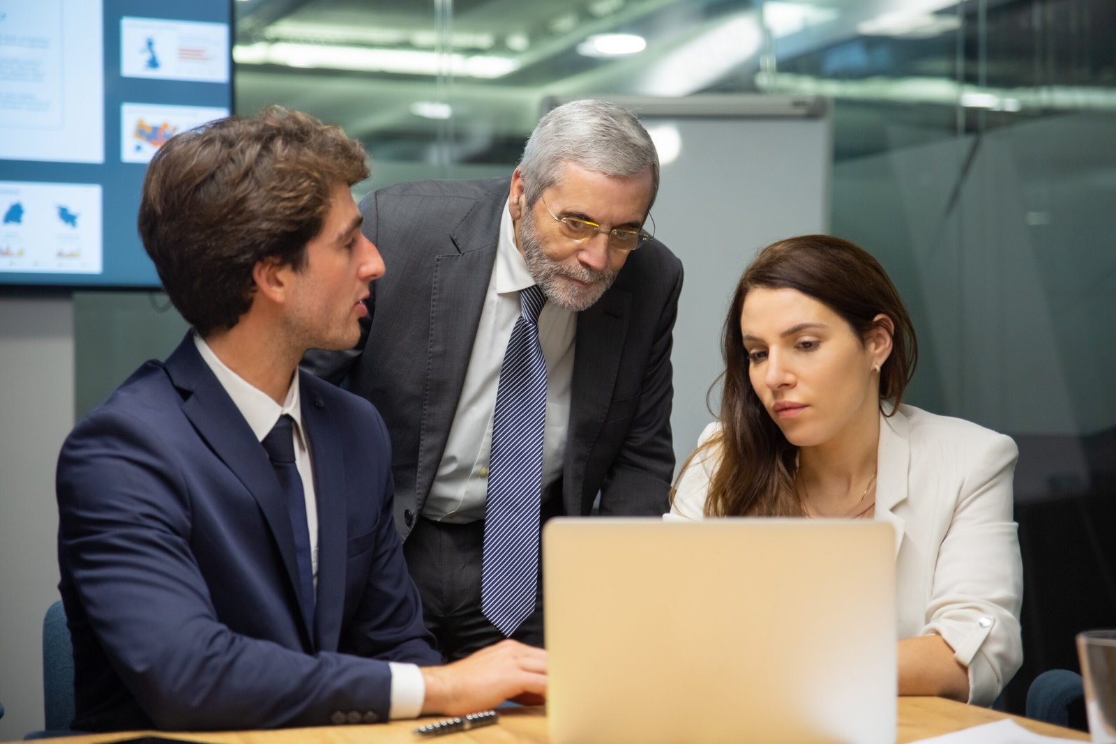 front view confident business team looking laptop scaled